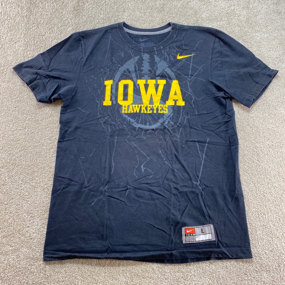 Nike Iowa Hawkeyes Shirt Mens Large Black Yellow Graphic Tee NCAA Football